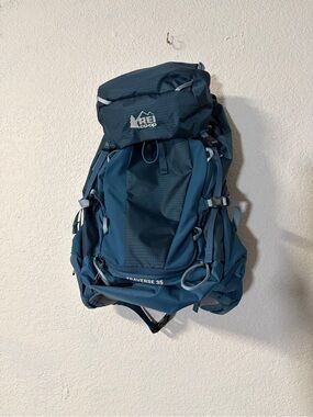 REI Co-op Women's Traverse 35 hiking Backpack 35 liters 16“-18”torso XS-S blue